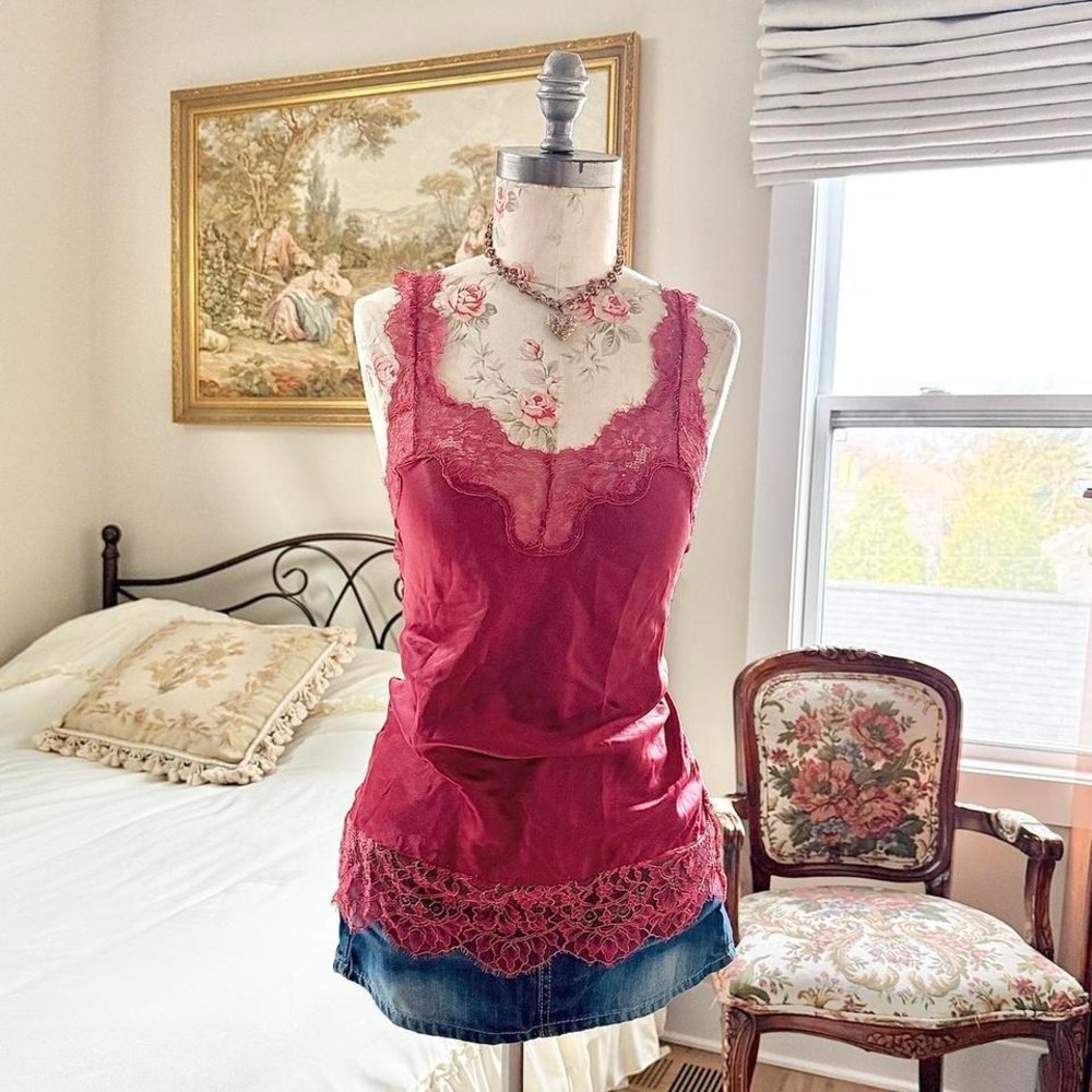 Y2K deep red going‎ out top Victoria's Secret size medium